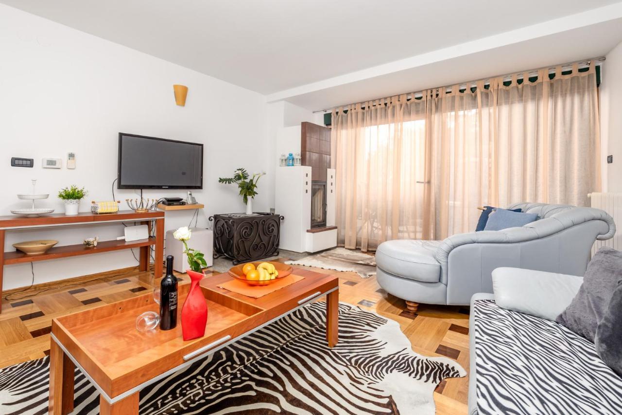 Lux Apartmani Opatija Bagian luar foto