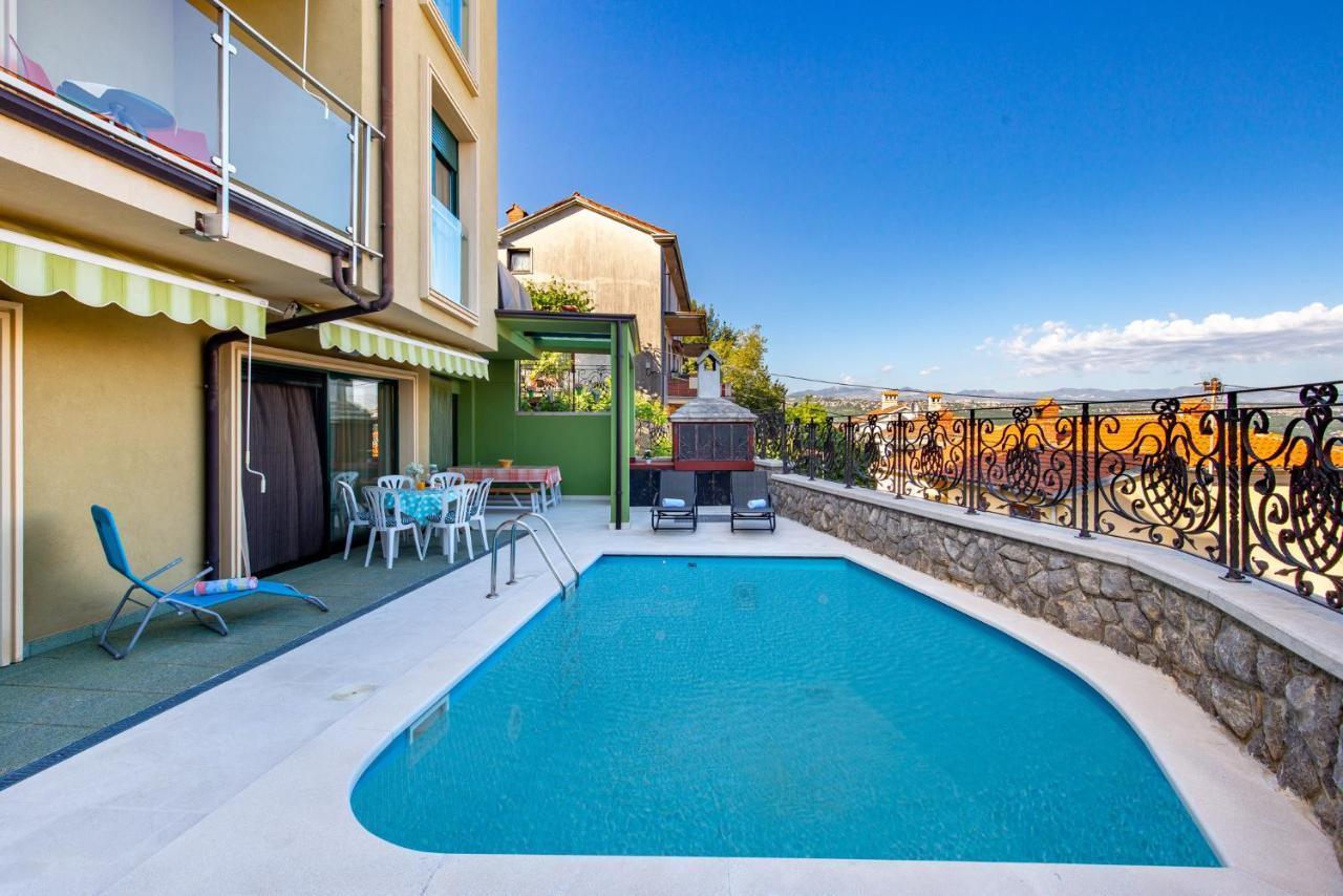 Lux Apartmani Opatija Bagian luar foto
