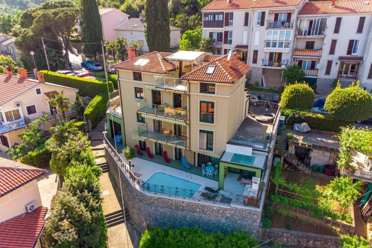 Lux Apartmani Opatija Bagian luar foto