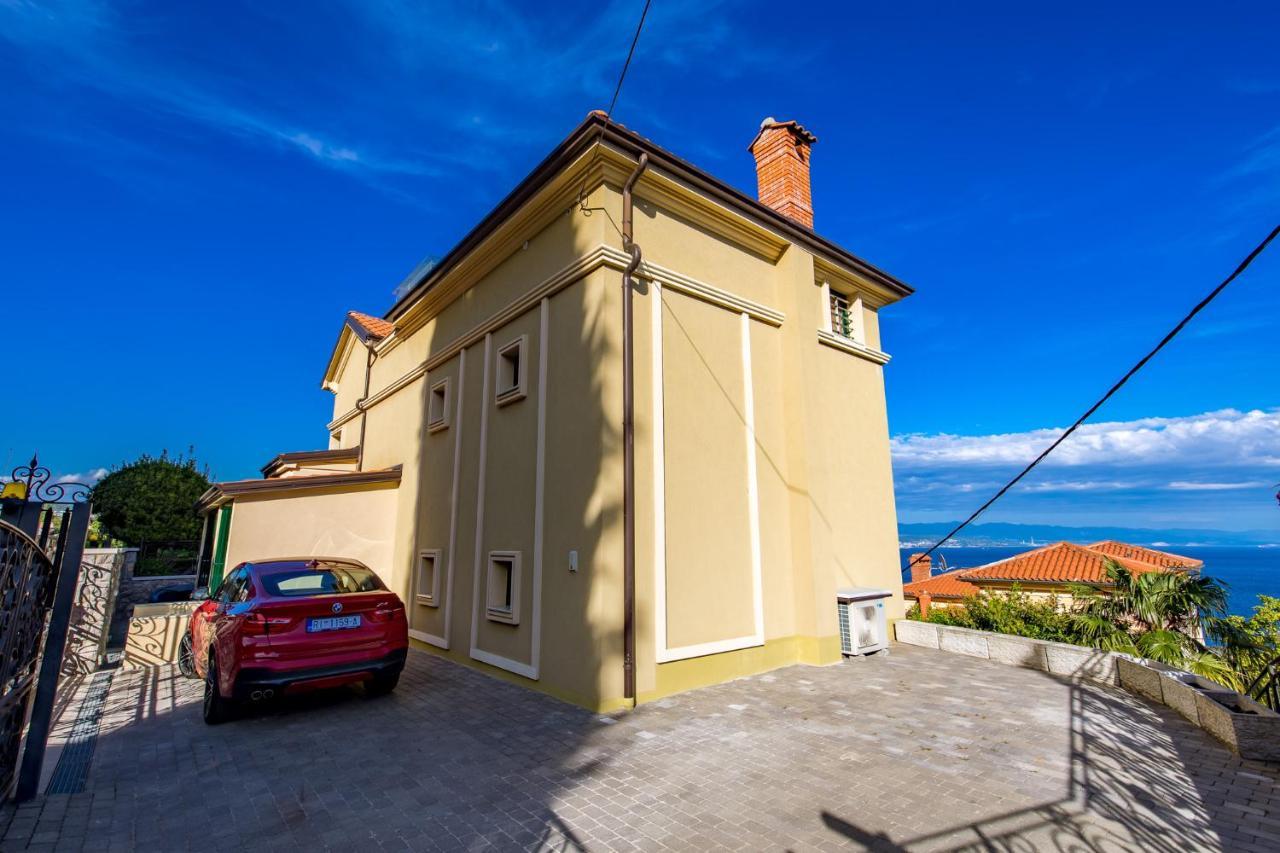 Lux Apartmani Opatija Bagian luar foto