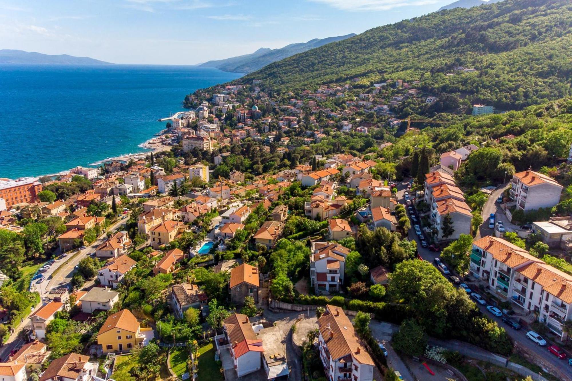 Lux Apartmani Opatija Bagian luar foto