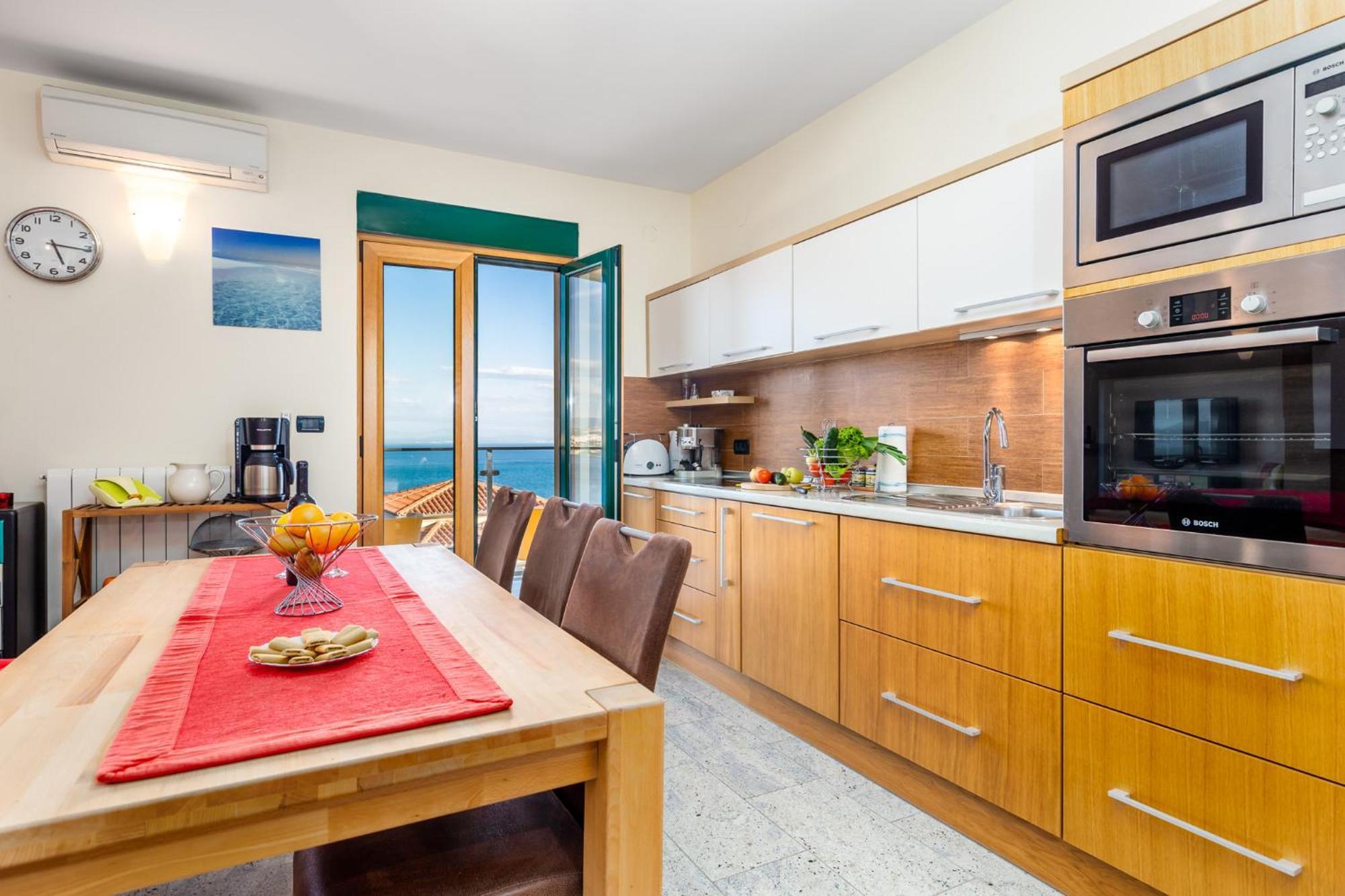 Lux Apartmani Opatija Bagian luar foto