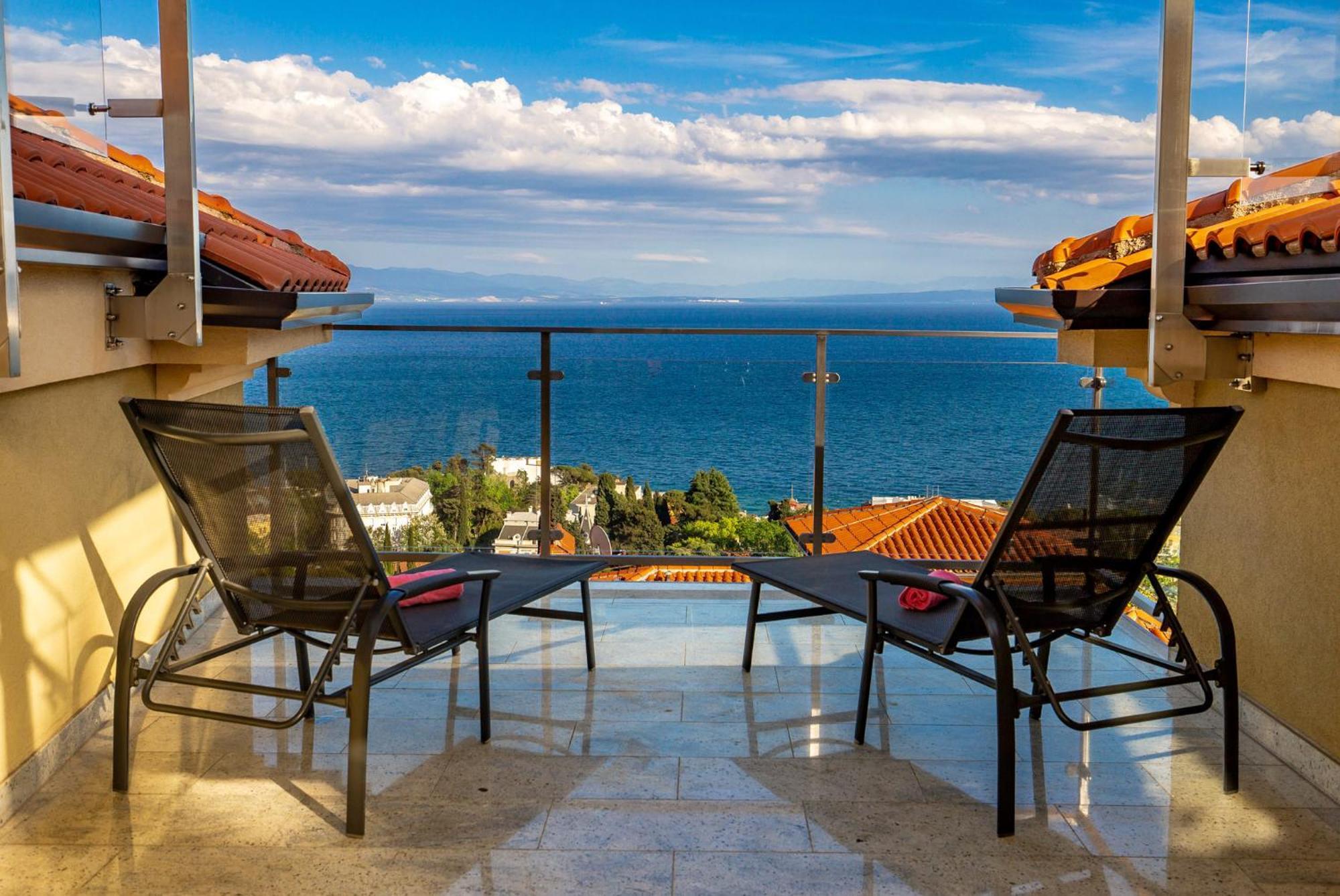 Lux Apartmani Opatija Bagian luar foto