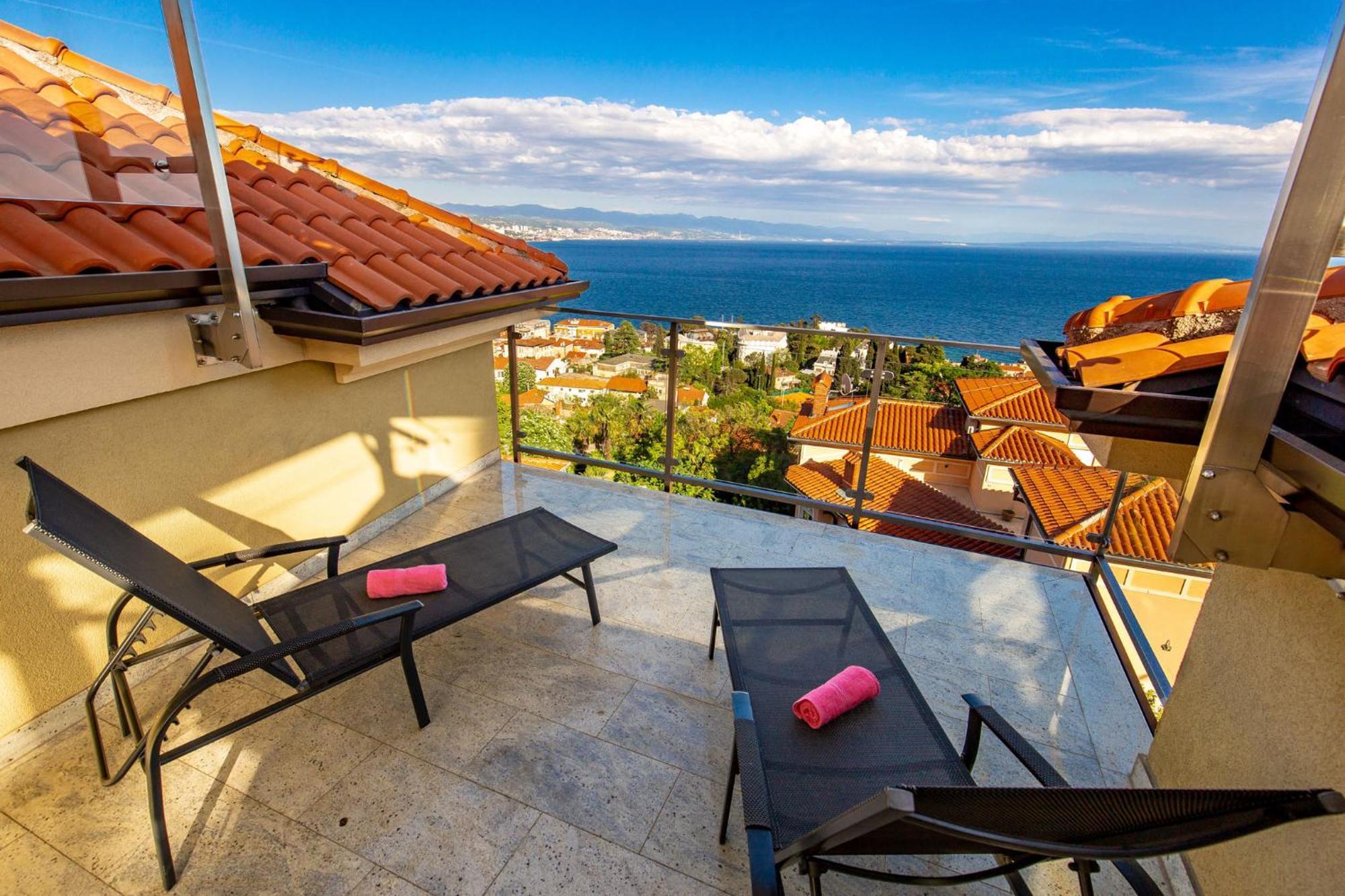 Lux Apartmani Opatija Bagian luar foto
