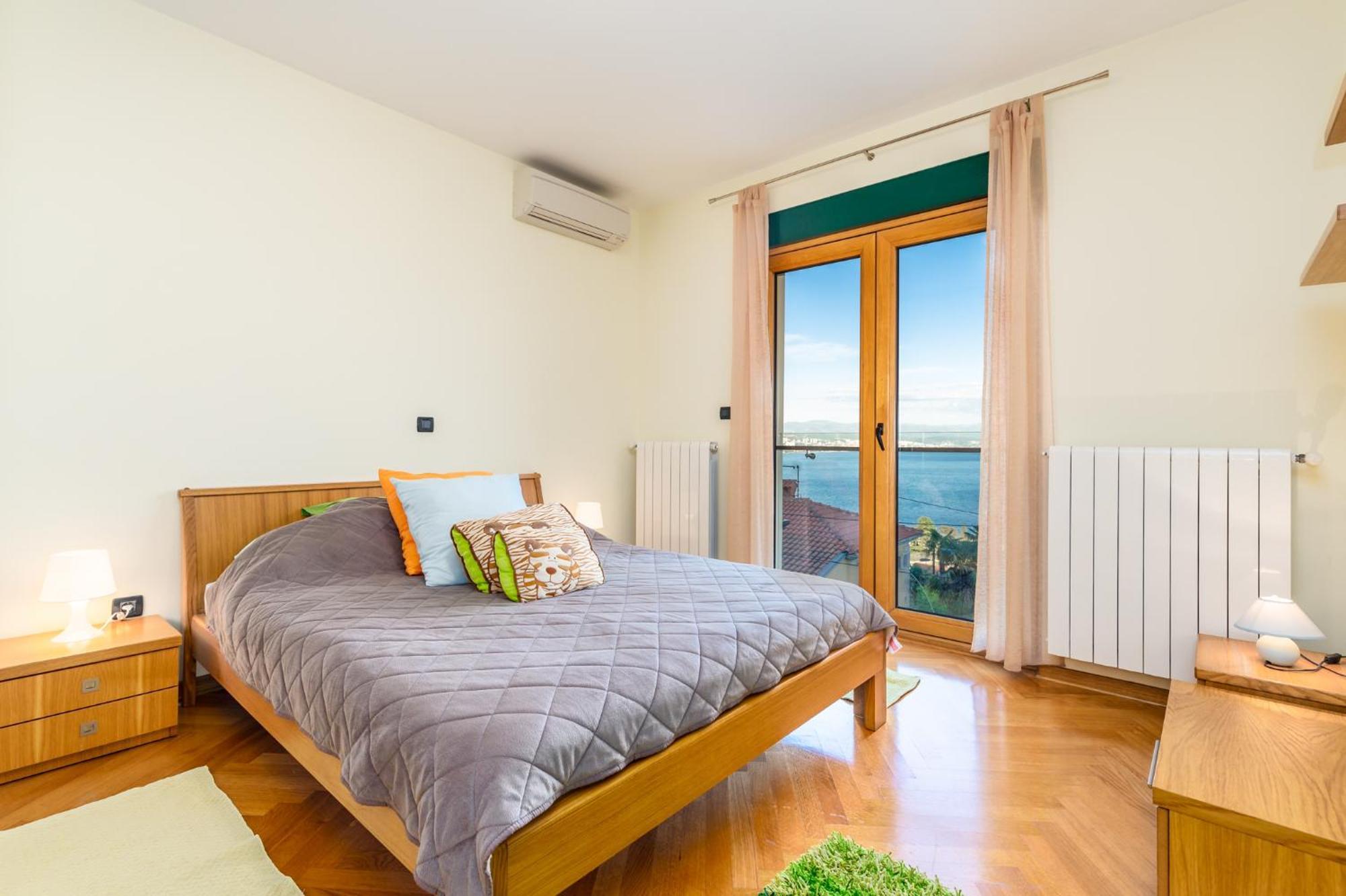 Lux Apartmani Opatija Bagian luar foto