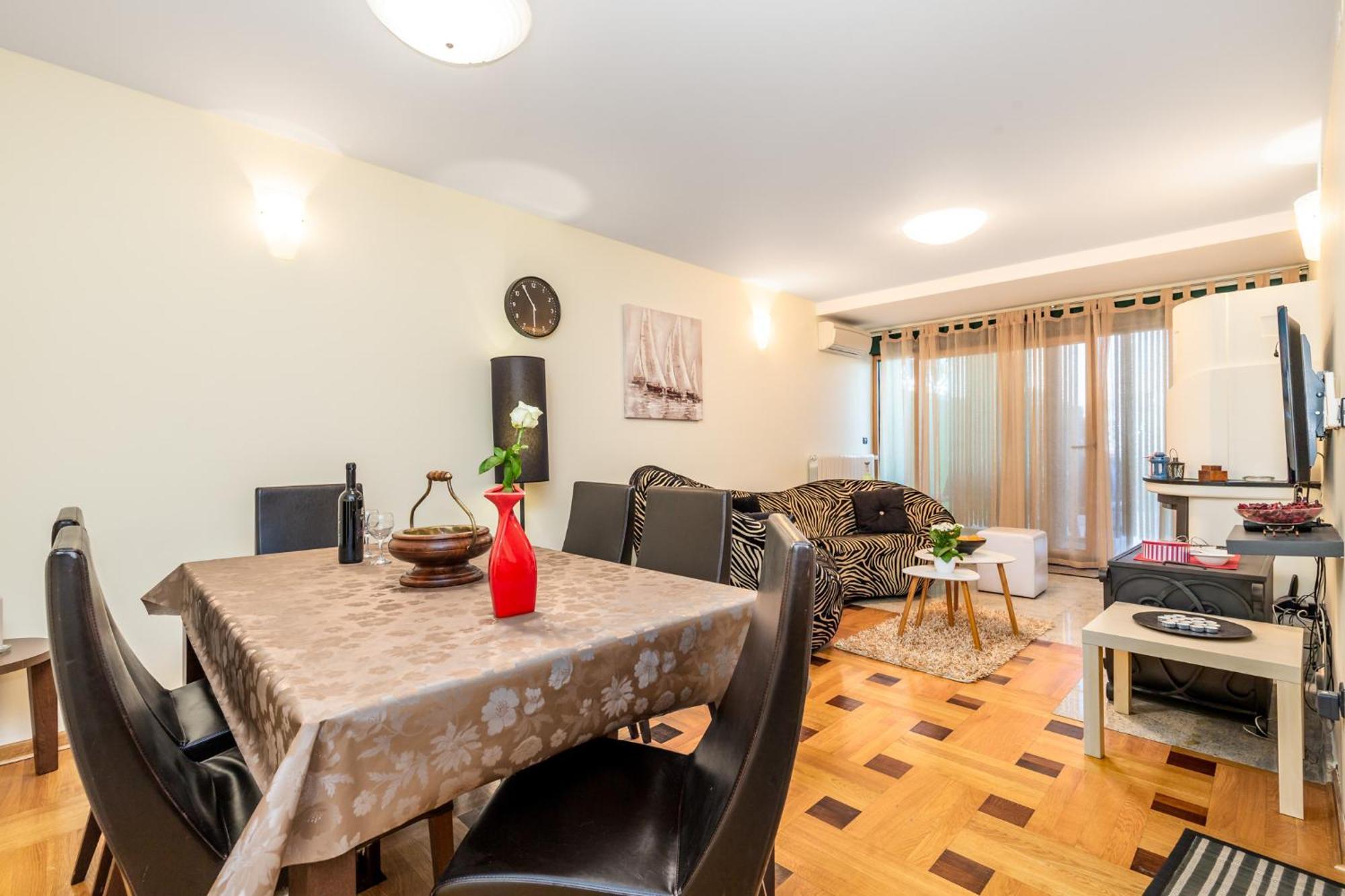 Lux Apartmani Opatija Bagian luar foto
