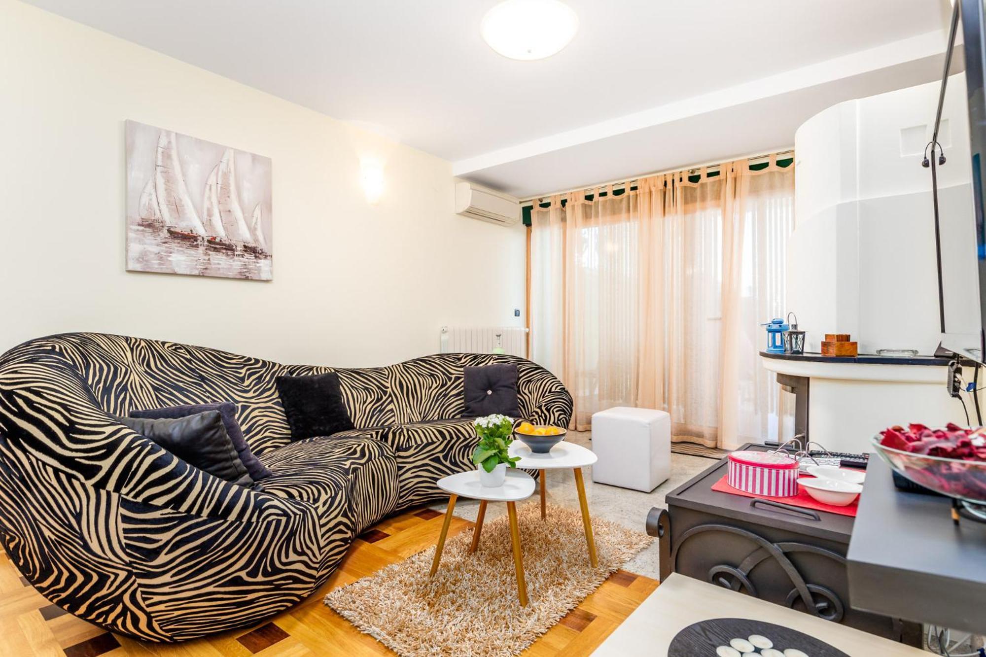 Lux Apartmani Opatija Bagian luar foto
