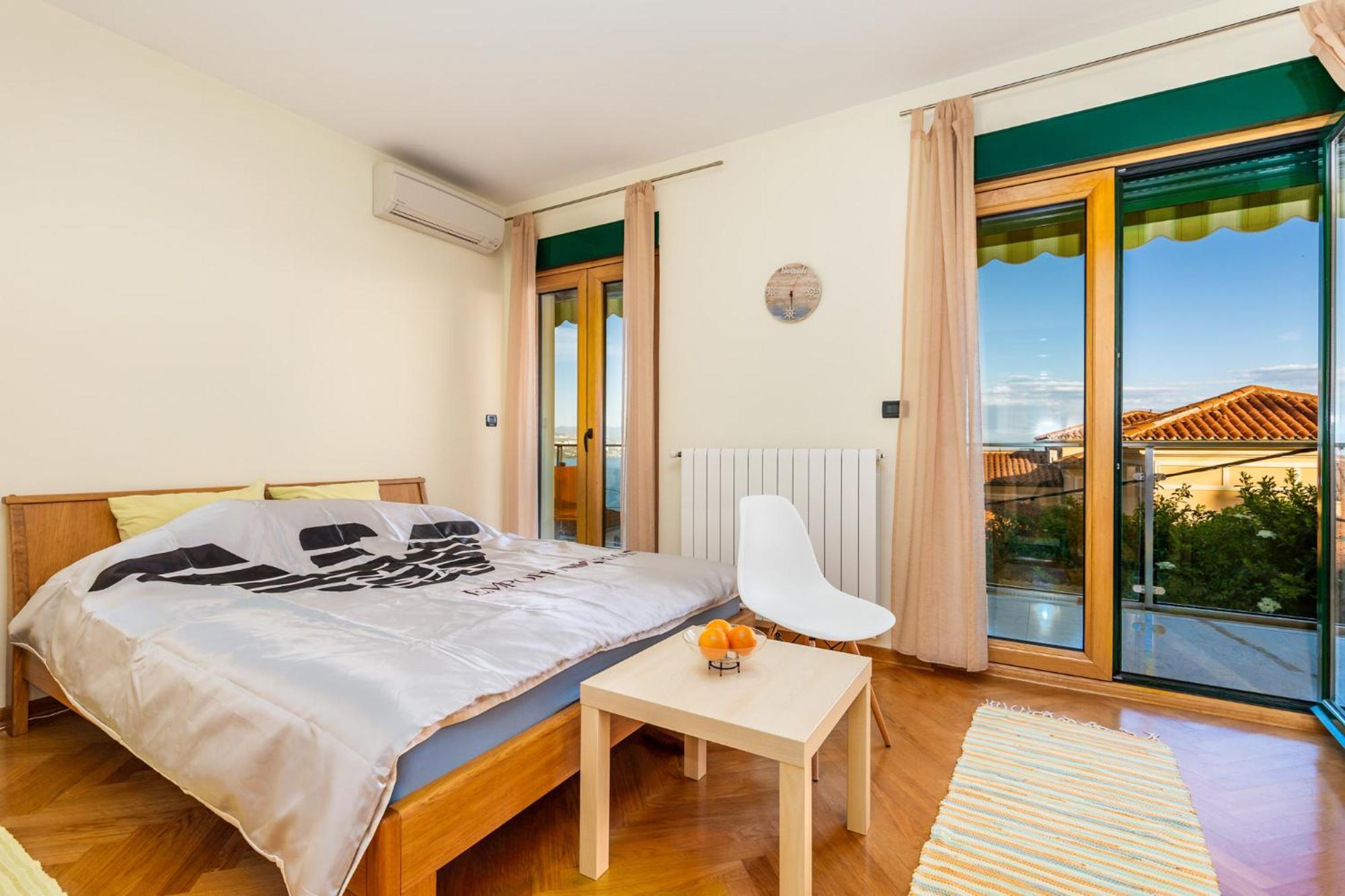 Lux Apartmani Opatija Bagian luar foto