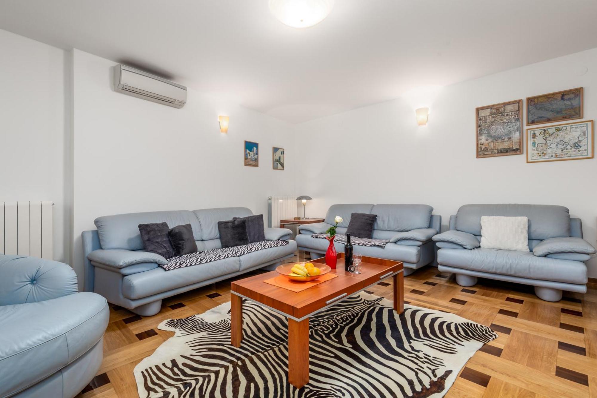 Lux Apartmani Opatija Bagian luar foto